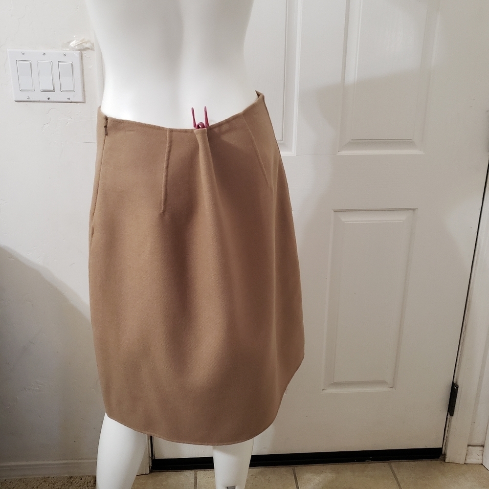 Max Mara Elegant Tan Women's Skirt - Picture 3 of 8